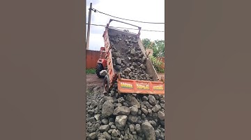 tractor trolley loading