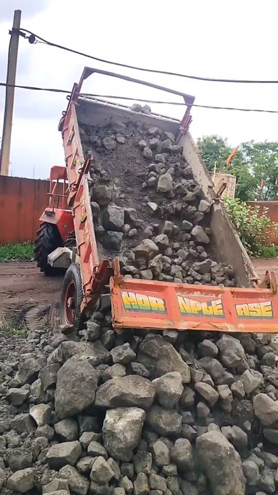 tractor trolley loading