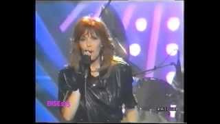 Amanda Lear  invite Edith Piaf  " La Vie en Rose 1988 "  San  Remo Italia