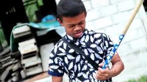 Wanie,yoe dan asif Cover Suaramu Syairku...              Syahmi syazli