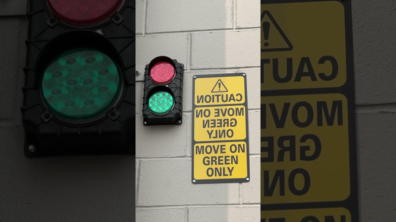 EZ-Lock™ Vehicle Restraint