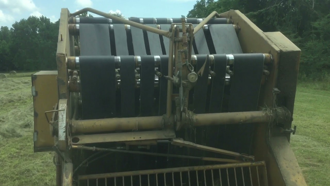 Round baling with a 605F Vermeer