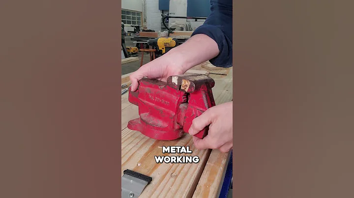 A Metal Vise for your Woodworking Bench #diy #woodworking #woodworkingtips