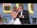 Carina Zampini cortó la torta con Christian Petersen ¡y se lo chapó!