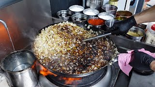 Skilled wok! jjajangmyeon made with lots of onions