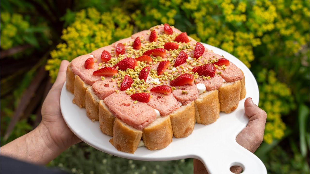 Charlotte fraises pistache sans cuisson : le dessert frais et fondant de l’été