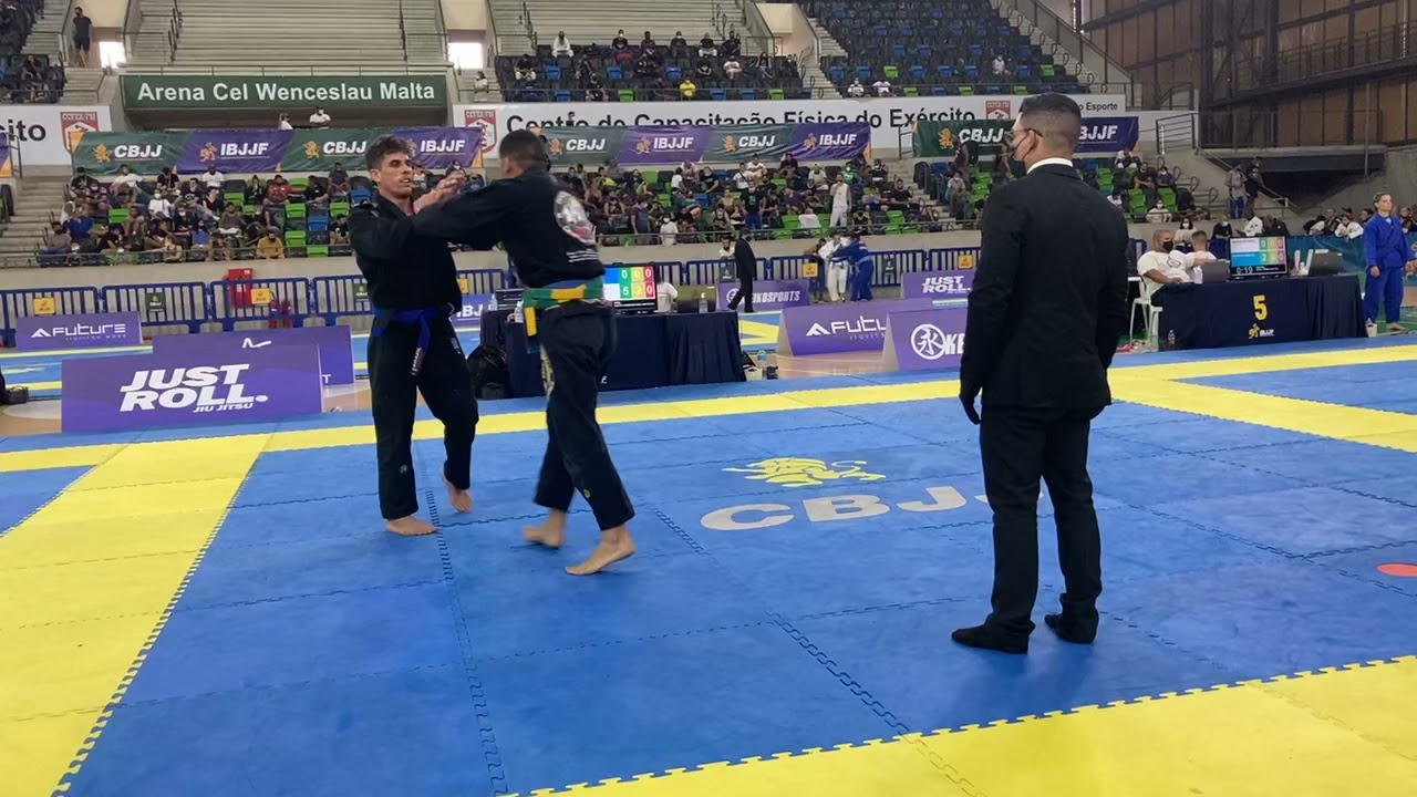 Caio Ornelas (GFTeam master 1 azul  meio pesado) final Campeonato Brasileiro de Jiu jitsu CBJJ