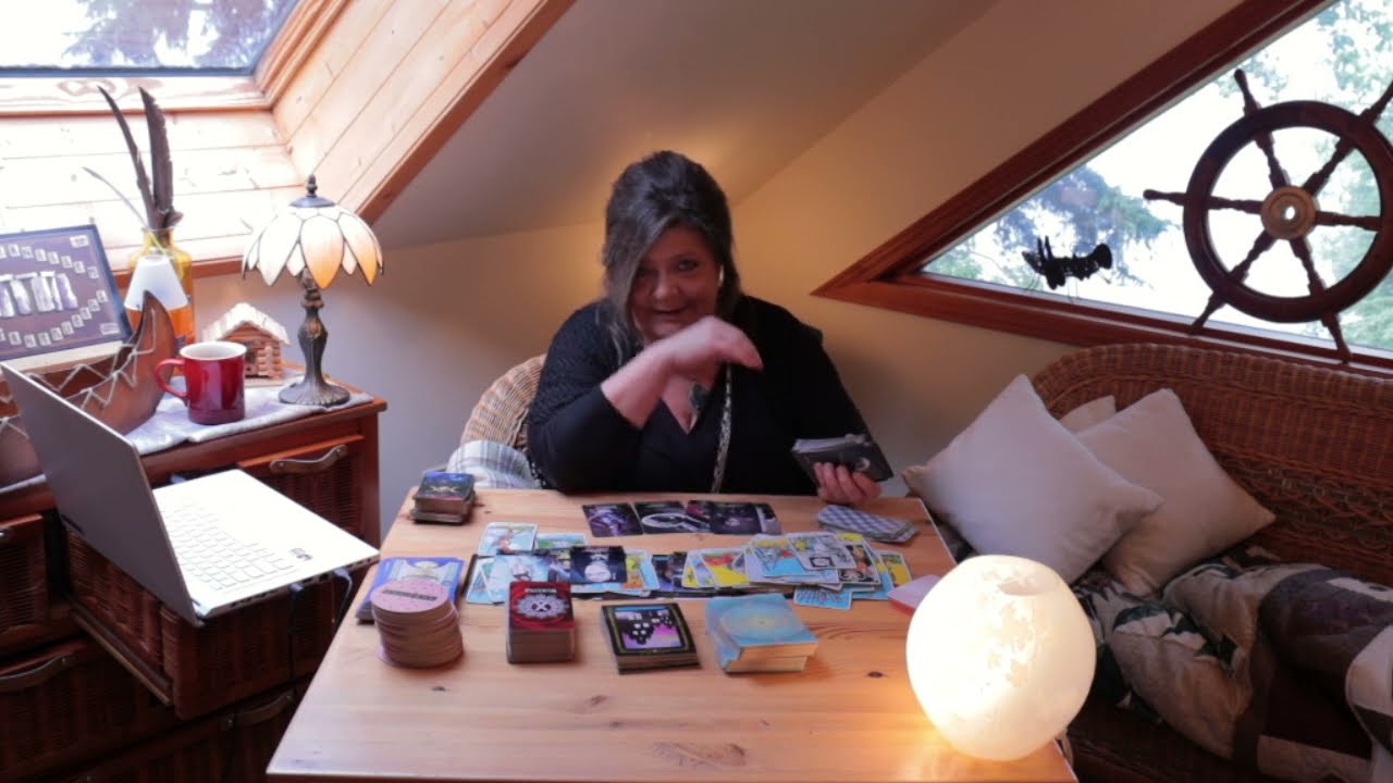 GEMINI SOMEONE WAS DOING FREEZE SPELLS ON A HIGH PRIESTESS EMPRESS EARTH ANGEL. IT WAS FORBIDDEN