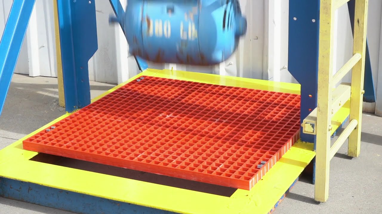 STEEL GRATING VS FIBERGRATEMOLDED GRATING DROP TEST