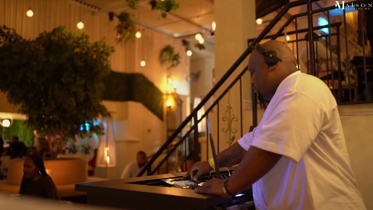 Maison Florida - Deep House Sundays (AMAPIANO MIX) by Leehleza