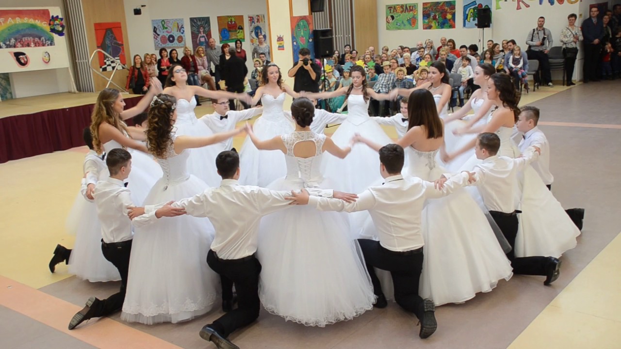 2017.02.11. Farsang - Bécsi keringő 8.c (déli oldal)