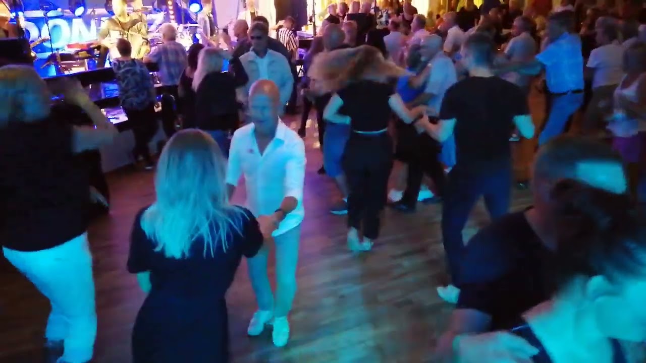 Donnez Stora Folkparksdansen Karlsholme Folkets park Mariestad (mickez.se)