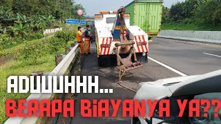 Car Breaks Down on the Toll Road | How Much Does a Tow Truck Cost?