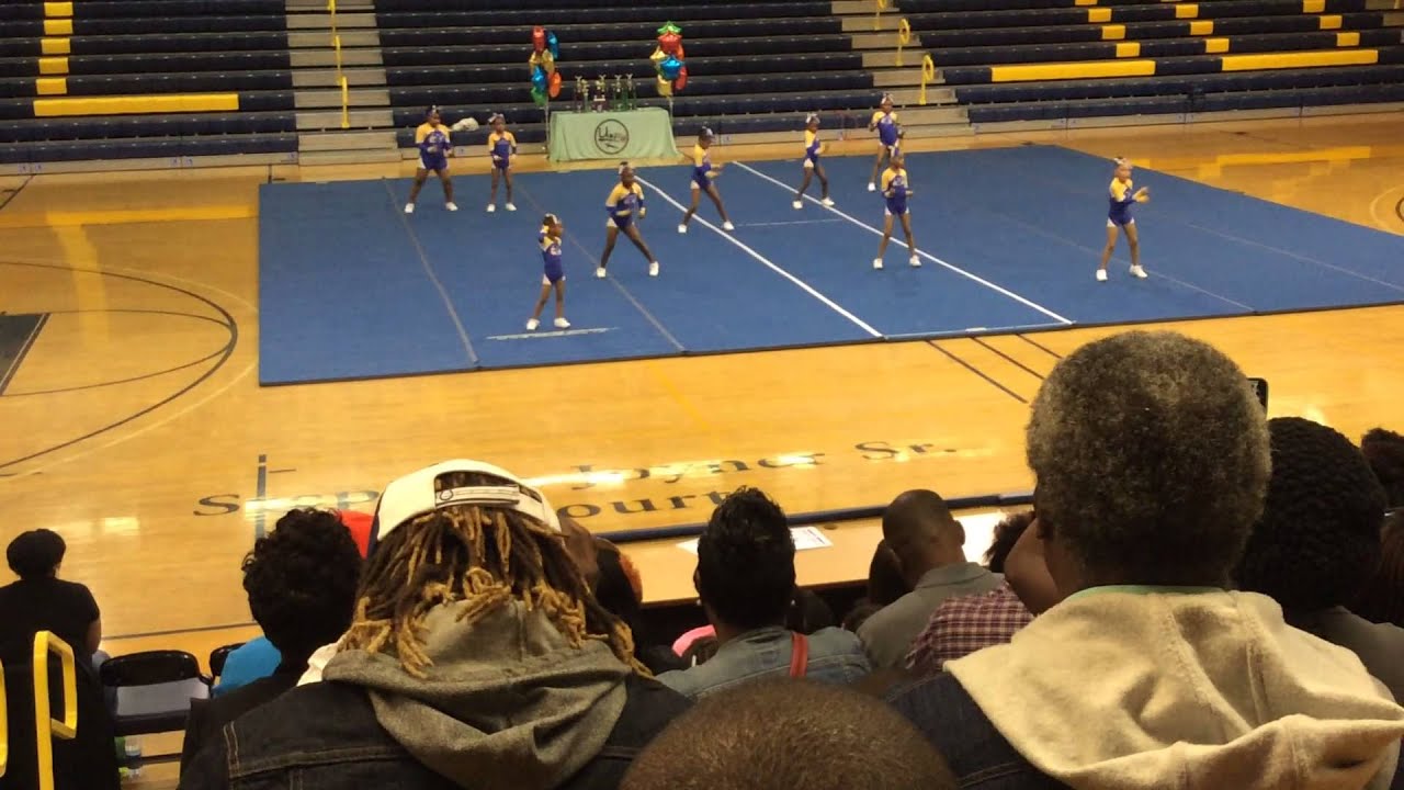 young mini cheer squad performance - YouTube