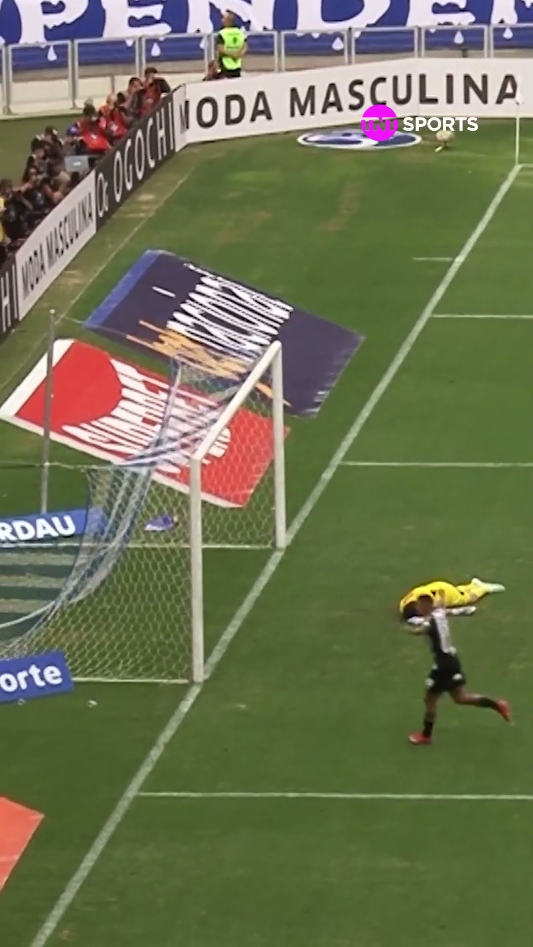 QUE SAPATADA DO HULK! ELE CRAVOU NO CLÁSSICO E A TORCIDA FICOU NA BRONCA COM O CÁSSIO #shorts