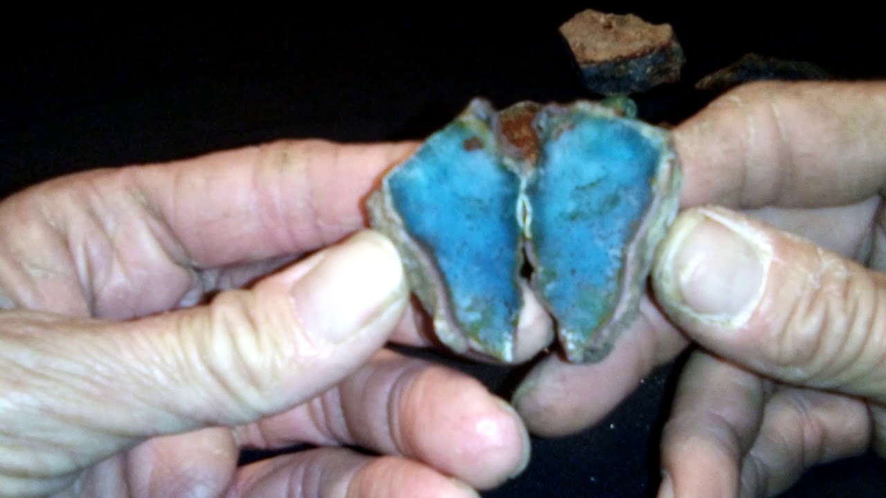 I am HowRad and this is my story of me and my blue stones.