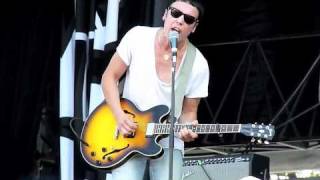 The Cribs - City Of Bugs (Lollapalooza 2010) (HD/HQ)