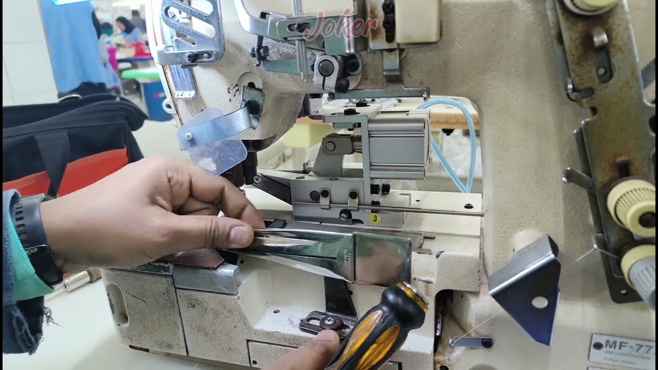 Flatlock machine folder setting 