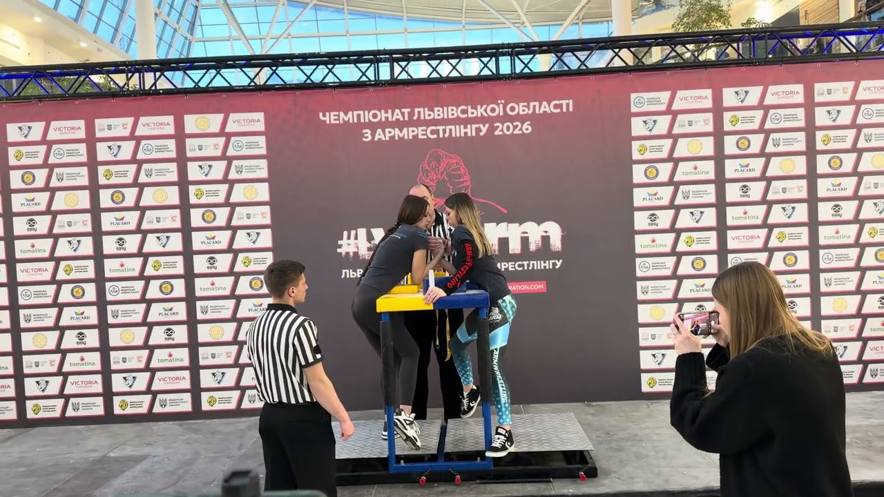 Супер фінал з армрестлінгу права рука жінки 55 кг