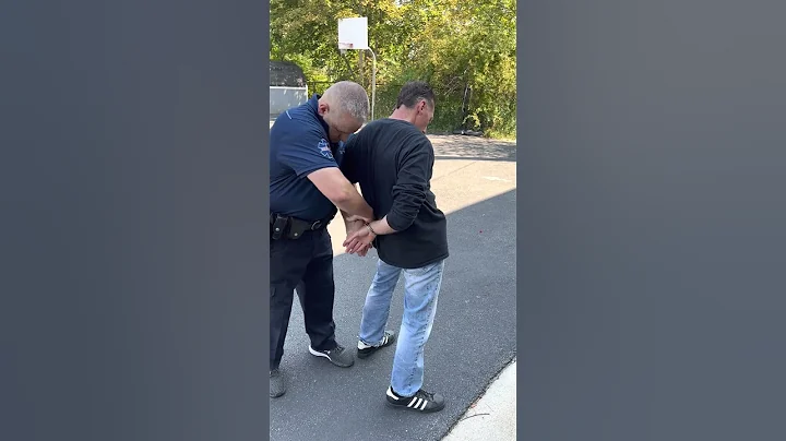 Quick handcuff from stairs