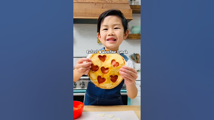 Cute and easy heart tortilla pizza! 🍕❤️ #valentinefood #kidschef #kidsbaker