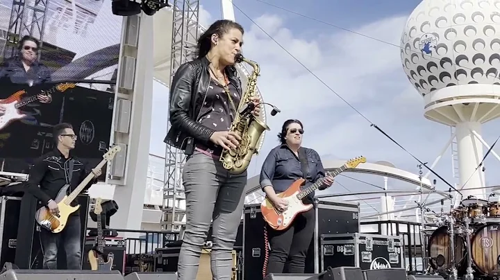 Rock Legends Cruise 2022 - Vanessa Collier perform...