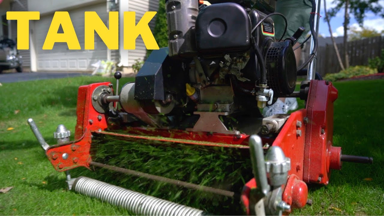 Скашивание новой травы с помощью 300-фунтового бака. [Greensmaster 1000] Роторная газонокосилка