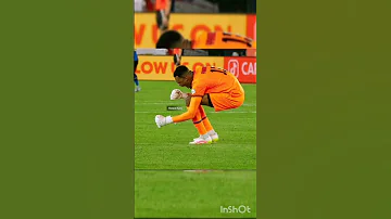 SIMBA WAMKOSA KIPA WA JKT NA TIMU YA TAIFA YA TANZANIA KISA PESA NYINGI YANGA AINGILIA KATI 