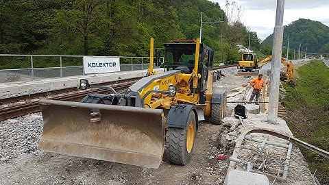 Motor Grader Narrow Railroad Grading-Skilled operator