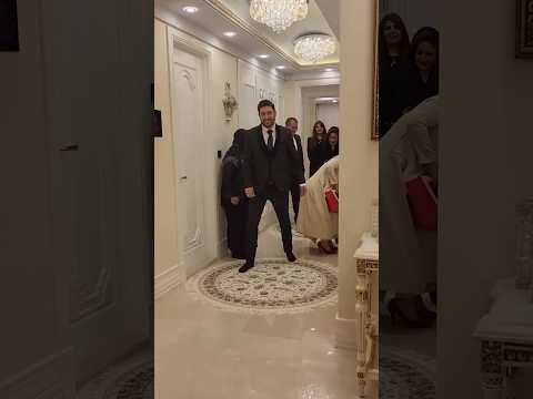رسيد بالاخره اون روزى كه عشقت با خانوادش و گل و شيرينى اومده در خونتون