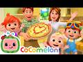 ピザを作ろう! 🍕🎶 | ココメロン🍉|たのしい童謡 | こどもに人気の歌 | 赤ちゃんが喜ぶ歌 | Moonbug Popular Songs