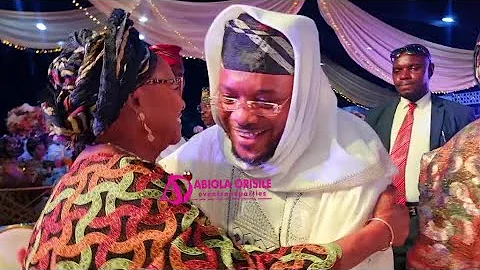 WOW...SHINA PELLER PROSTRATE PUBLICLY TO GREET HIS MUM AT A LAGOS PARTY