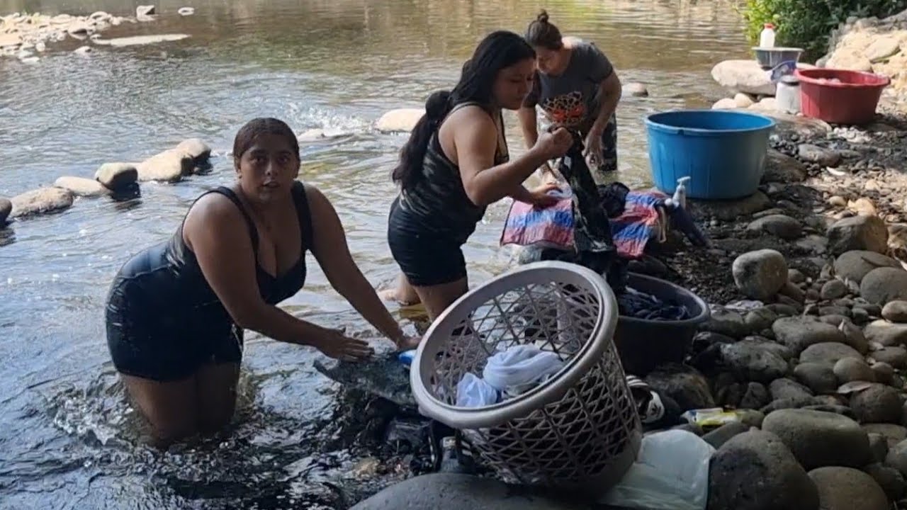 Nayeli la miro mas feliz ??🤩 .LAVÁNDOLE LA ROPA A SU NOVIO.👫