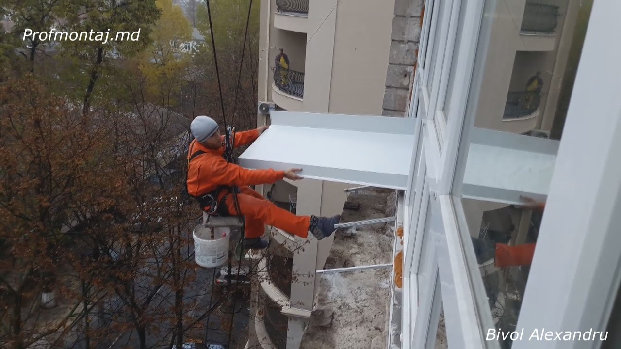 Необычный монтаж отлива на пластиковые окна. Отлив шириной в 550 мм ...