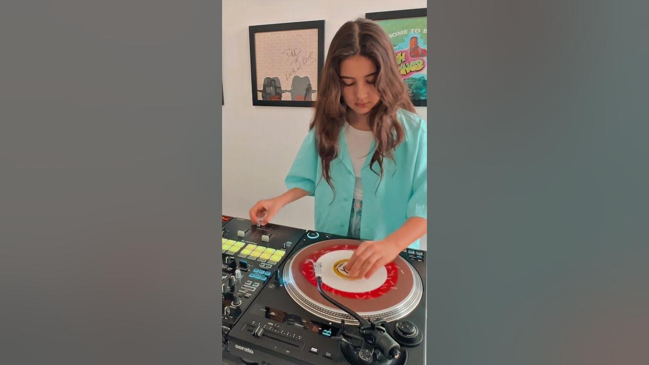 Scratching on 7 inch vinyl record 🎚️🍩🔥  #djmichelle #vinyldj #scratchdj