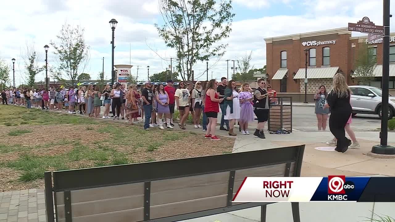 'We are really dedicated': Taylor Swift fans wait in long line for photo ...