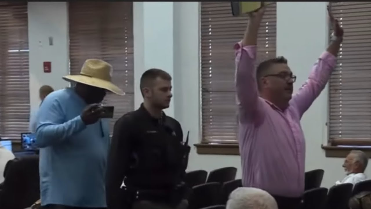 Warren Sapp Kicked Out Of Meeting While 