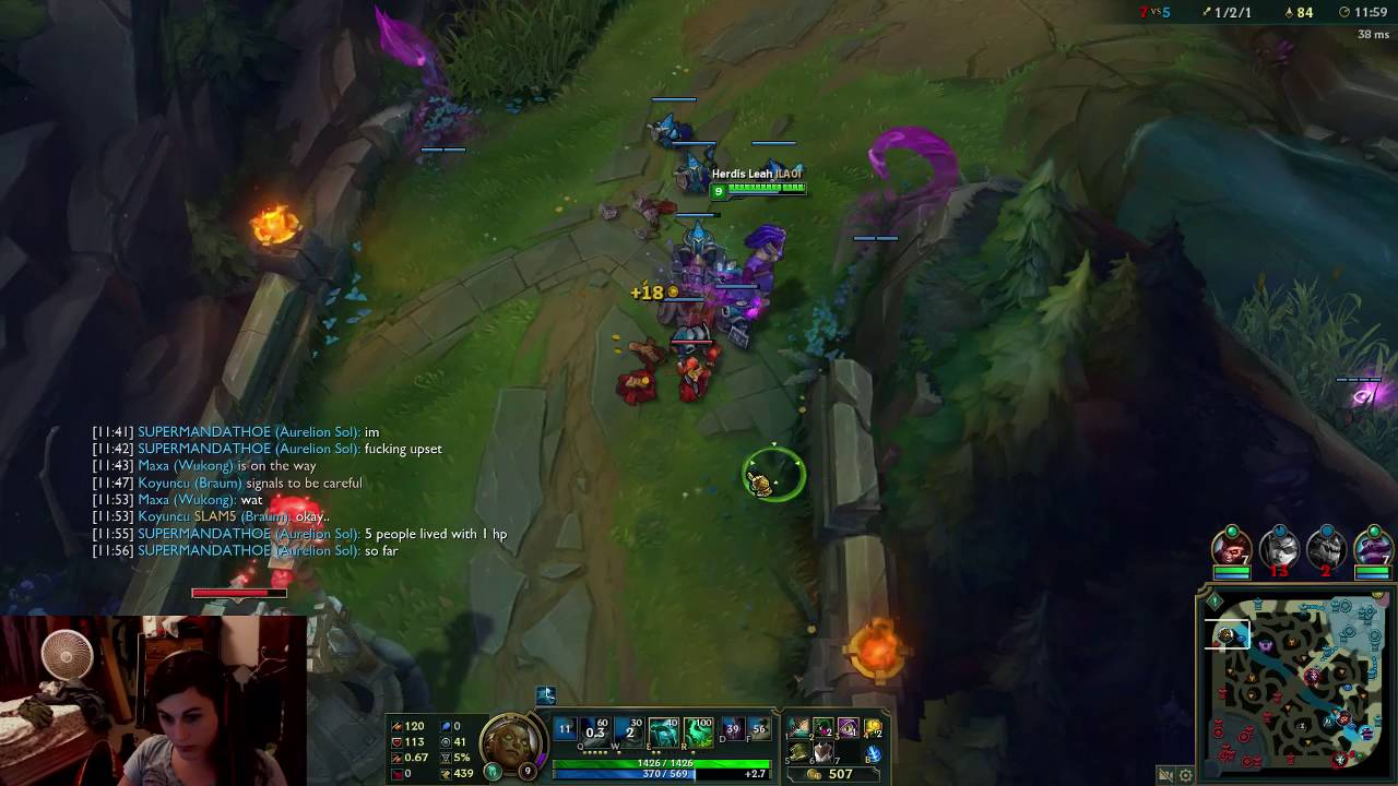 Sol to the rescue in a fight vs Illaois ex