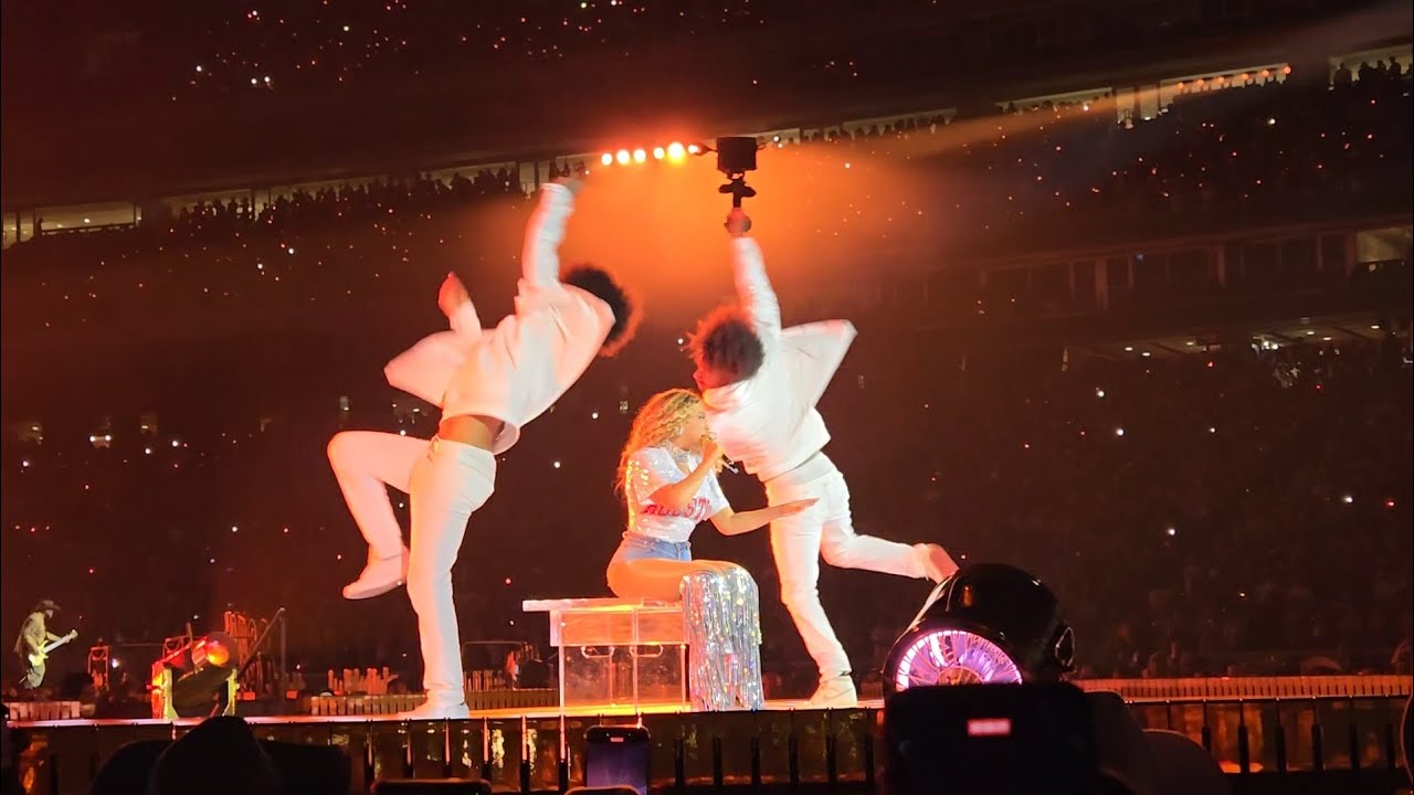 Beyoncé - Cowboy Carter Tour - YaYa/Why don't you love me - Houston Night 2