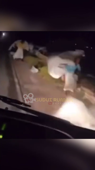 HANTUNYA HAMPIR GEPENG🤣 #viral #shorts #jin #ghost #hororkomedi #hantunyata #hantu #trending