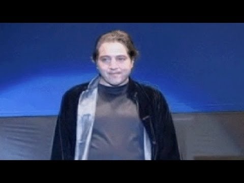 محاكمة عازف بيانو تركي شهير بتهمة ازدراء الأديان