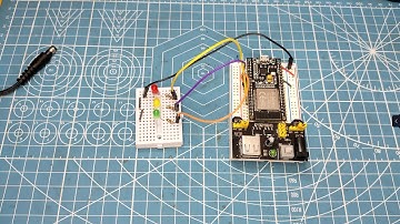 ESP32 WROOM 32D 38 pines Nº 21 . Semáforo básico