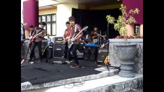 Exit - indonesia pusaka  & Kau auraku rock version (ada band cover)