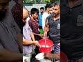 الحياة صعبة في الهند شوف كيف تاجر يعاين السلعة من عند المواطنين الحياة صعبة في الهند شوف كيف تاجر يعاين السلعة من عند المواطنين