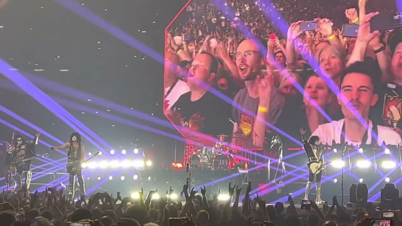 KISS - Do You Love Me / Rock’n Roll All night - Paris 2022