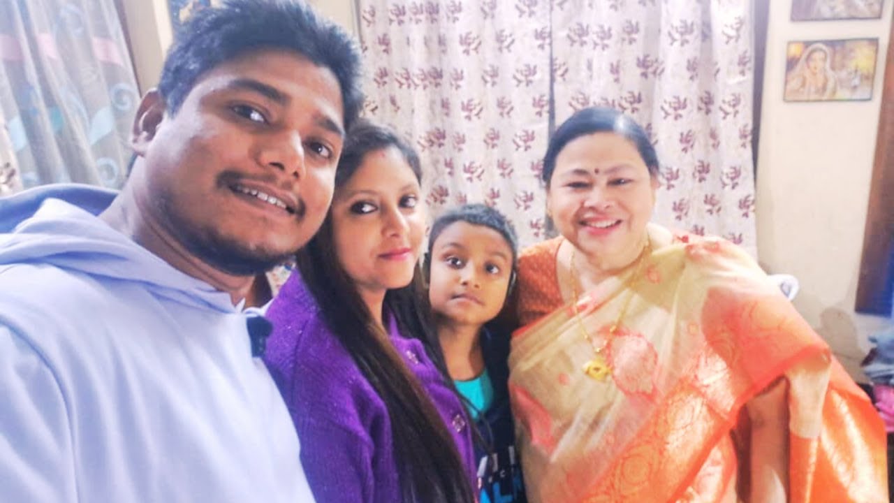 আমার ইংলিশ ম্যামের বাড়িতে কালীপুজো তাই একটু আড্ডা আর সমস্ত স্যার ম্যাডামদের সাথে দেখা করার আনন্দ