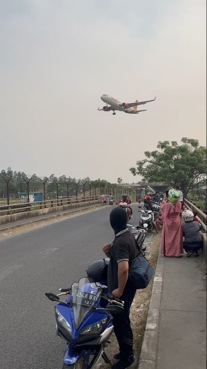 Batik Air Landing Runway 07L Bandara Soekarno-Hatta Jakarta