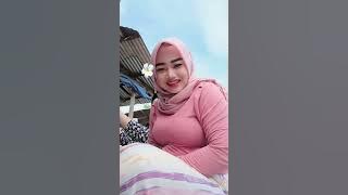 Montok ada beban yang besar jilbab live terbaru