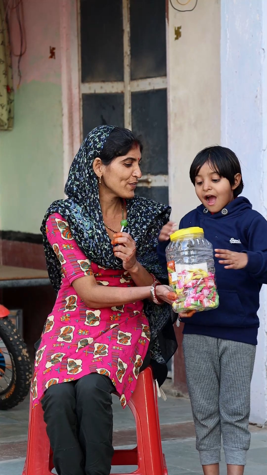 Mansi ko Candy? Mil Gayi #shorts #trendingshorts #candy #funnyvideo