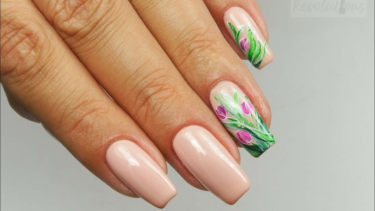 Premium Photo | Yellow nail design. female hand holding white tulip